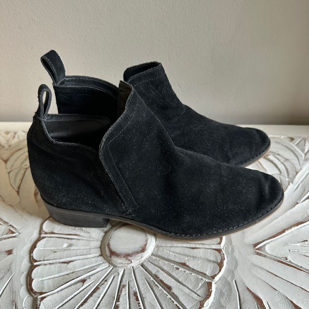 Dolce Vita black suede bootie size 9